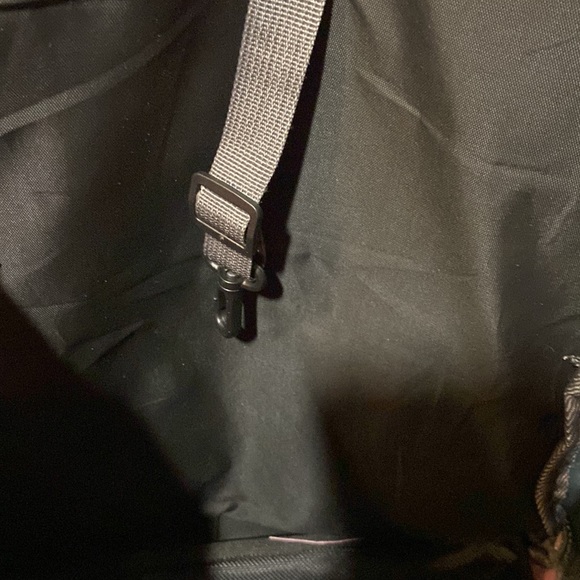 Like new Pet small dog or cat Carrier Backpack. - Picture 9 of 13